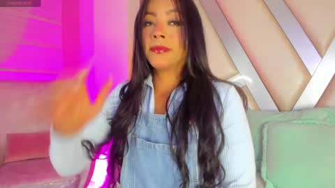 Snapshot of amber_villalobos chatting on May 2026 04:43:02 AM Tell me Amber online show from May 2026 04:43:02 AM