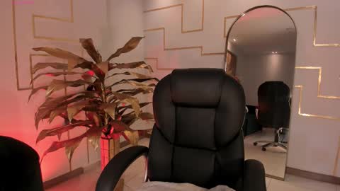 Amber  online show from October 2025 10:00:01 PM