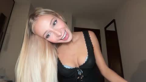 Snapshot of ambrefleur chatting on February 2026 03:21:02 AM Ambre online show from February 2026 03:21:02 AM