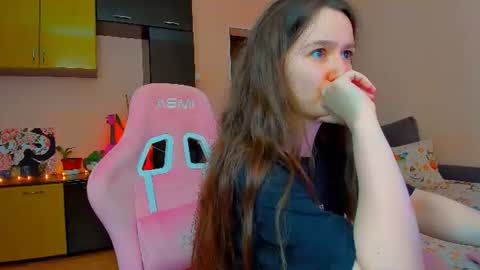 Snapshot of ameli_moon chatting on July 2026 06:11:01 PM Eileen online show from July 2026 06:11:01 PM