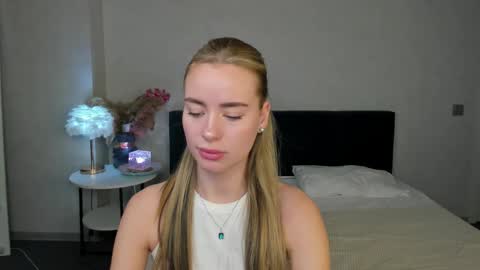 Snapshot of ameli_povilainn chatting on November 2025 11:34:02 AM Ameli online show from November 2025 11:34:02 AM