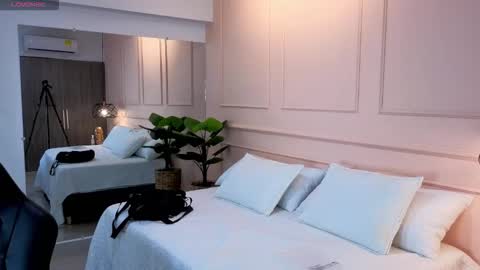 Snapshot of amelia_chillvibes chatting on December 2025 12:00:01 PM AMELIA online show from December 2025 12:00:01 PM