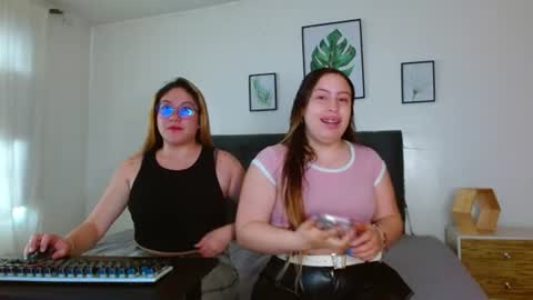 Snapshot of amelierose1 chatting on June 2026 02:43:01 PM Amelie online show from June 2026 02:43:01 PM