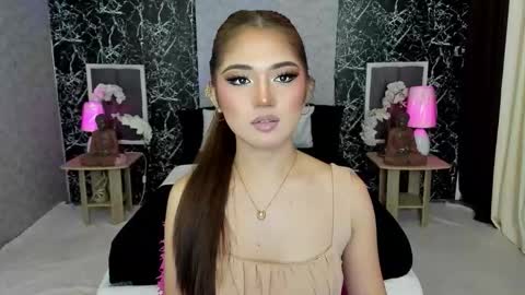 Snapshot of amethyst_claire chatting on October 2025 03:43:02 AM Claire online show from October 2025 03:43:02 AM