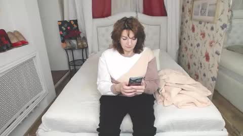 Snapshot of amihotgranny chatting on December 2025 05:44:02 AM Ami online show from December 2025 05:44:02 AM