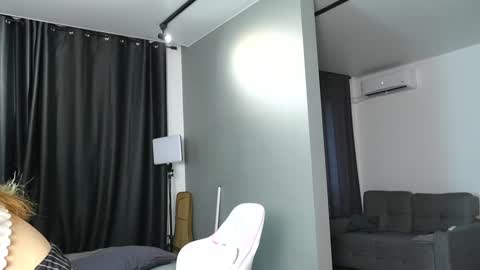 Snapshot of amilia4u chatting on October 2025 07:56:01 AM A online show from October 2025 07:56:01 AM