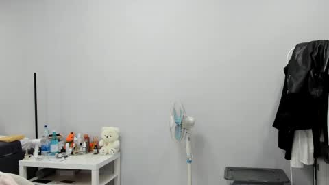 Amina online show from April 2026 06:12:01 PM