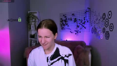 Amina online show from October 2025 12:16:02 PM