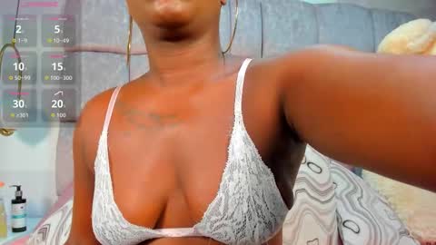 Amina online show from November 2025 04:12:02 AM