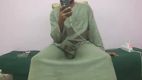 Amir online show from November 2025 11:26:01 PM