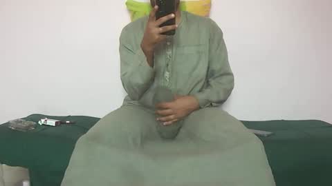 Amir online show from November 2025 01:21:02 PM