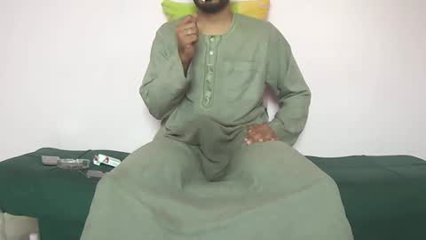 Amir online show from November 2025 11:10:02 AM