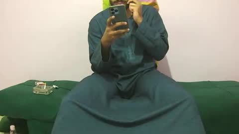 Amir online show from November 2025 10:42:02 PM