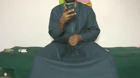 Amir online show from November 2025 12:05:02 PM