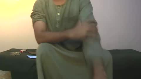 Amir online show from November 2025 04:48:02 AM