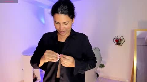 Amelya online show from December 2025 08:03:01 PM