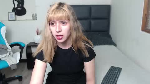 Snapshot of amnesiia_ chatting on October 2025 01:33:02 PM Amnesia online show from October 2025 01:33:02 PM