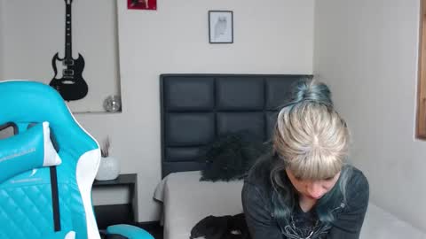 Snapshot of amnesiia_ chatting on November 2025 01:00:02 PM Amnesia online show from November 2025 01:00:02 PM