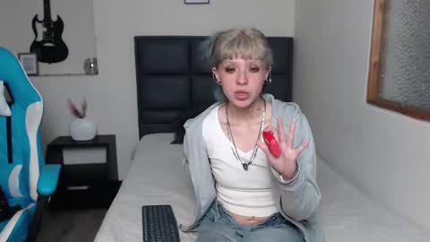 Snapshot of amnesiia_ chatting on November 2025 01:23:02 PM Amnesia online show from November 2025 01:23:02 PM