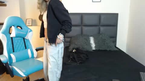 Snapshot of amnesiia_ chatting on November 2025 12:55:01 PM Amnesia online show from November 2025 12:55:01 PM