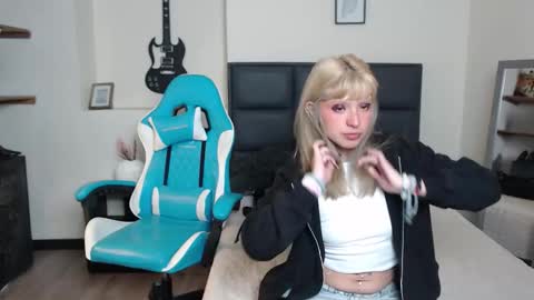 Snapshot of amnesiia_ chatting on November 2025 12:49:01 PM Amnesia online show from November 2025 12:49:01 PM