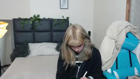 Snapshot of amnesiia_ chatting on November 2025 01:44:02 PM Amnesia online show from November 2025 01:44:02 PM