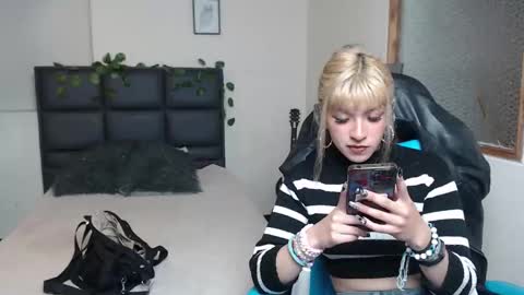 Snapshot of amnesiia_ chatting on November 2025 01:10:02 PM Amnesia online show from November 2025 01:10:02 PM