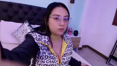 Aleja   online show from September 2025 10:53:01 PM