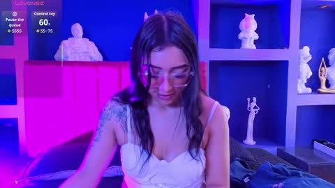 Snapshot of amy_fox2 chatting on April 2026 01:57:02 PM Amy online show from April 2026 01:57:02 PM