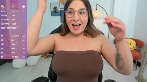 Snapshot of amy_ross1 chatting on January 2025 09:35:02 PM Daniela M online show from January 2025 09:35:02 PM