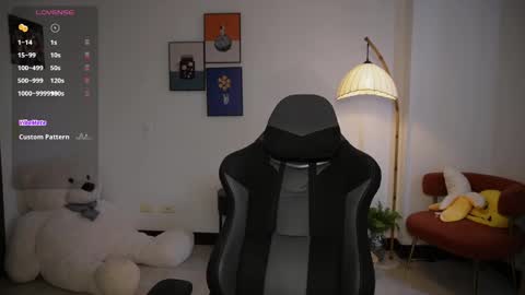 Snapshot of amy_ross1 chatting on February 2025 04:35:02 PM Daniela M online show from February 2025 04:35:02 PM