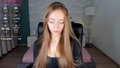 Snapshot of amy_vayne chatting on November 2025 04:18:02 PM Amy online show from November 2025 04:18:02 PM