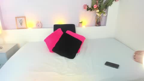 Snapshot of amybarton chatting on December 2024 04:05:01 PM My name is AMY... Nice to meet you thumb up me please its important online show from December 2024 04:05:01 PM