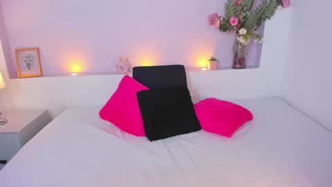 Snapshot of amybarton chatting on December 2024 07:18:02 PM My name is AMY... Nice to meet you thumb up me please its important online show from December 2024 07:18:02 PM