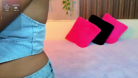 Snapshot of amybarton chatting on September 2025 04:01:02 PM My name is AMY... Nice to meet you thumb up me please its important online show from September 2025 04:01:02 PM