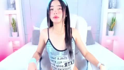 Snapshot of amycolman_ chatting on November 2025 12:04:01 PM amy online show from November 2025 12:04:01 PM