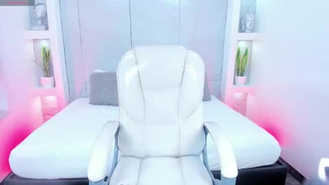 Snapshot of amycolman_ chatting on November 2025 11:32:02 AM amy online show from November 2025 11:32:02 AM