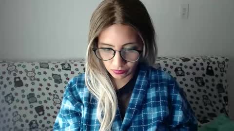 Snapshot of amycosplay99 chatting on January 2025 02:53:02 AM amycosplay99 online show from January 2025 02:53:02 AM