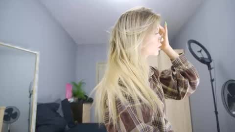 Snapshot of amylanee chatting on September 2025 07:54:01 AM amylanee online show from September 2025 07:54:01 AM