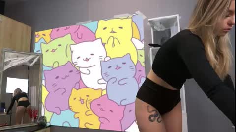 Snapshot of amylanee chatting on November 2025 08:17:02 AM amylanee online show from November 2025 08:17:02 AM