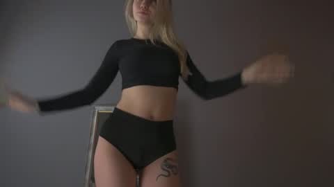 Snapshot of amylanee chatting on November 2025 08:06:02 AM amylanee online show from November 2025 08:06:02 AM