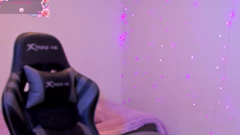 Amy online show from November 2025 07:59:01 PM