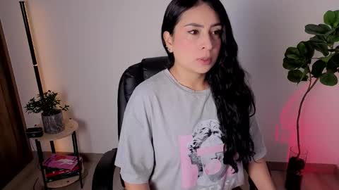 Aleja  online show from November 2025 10:48:01 AM