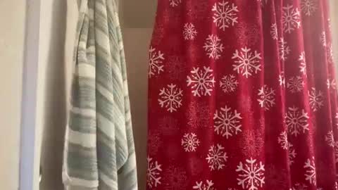 Snapshot of amysmilez chatting on December 2025 04:11:01 PM Amy Smilez online show from December 2025 04:11:01 PM