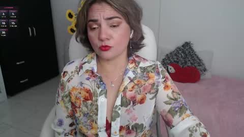 Snapshot of ana_hotmilfx chatting on February 2025 12:43:01 AM ANA online show from February 2025 12:43:01 AM