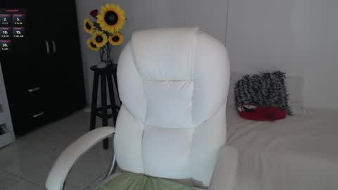 Snapshot of ana_hotmilfx chatting on March 2025 01:04:01 AM ANA online show from March 2025 01:04:01 AM