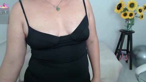 Snapshot of ana_hotmilfx chatting on September 2025 12:43:02 AM ANA online show from September 2025 12:43:02 AM