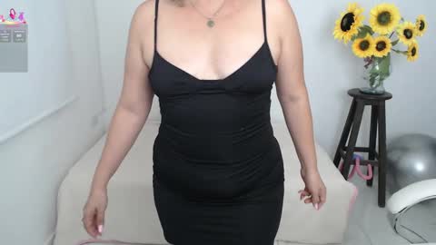 Snapshot of ana_hotmilfx chatting on September 2025 12:21:02 AM ANA online show from September 2025 12:21:02 AM