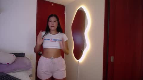 Snapshot of ana_m_ chatting on October 2025 09:13:02 AM Ana online show from October 2025 09:13:02 AM