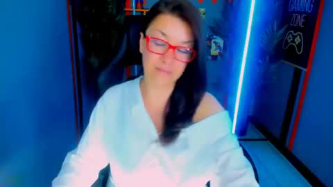 Snapshot of ana_mills chatting on June 2026 10:19:02 PM Ana online show from June 2026 10:19:02 PM